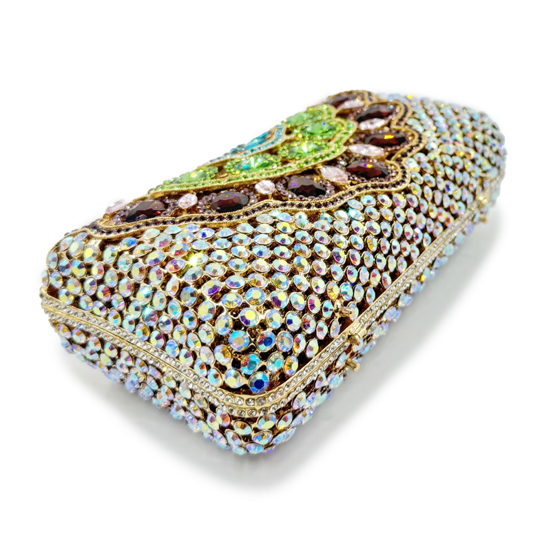 Büyük Rhinestones Ile Şık Çiçe - Interior Design Ai Free incelemesi ve fiyatı